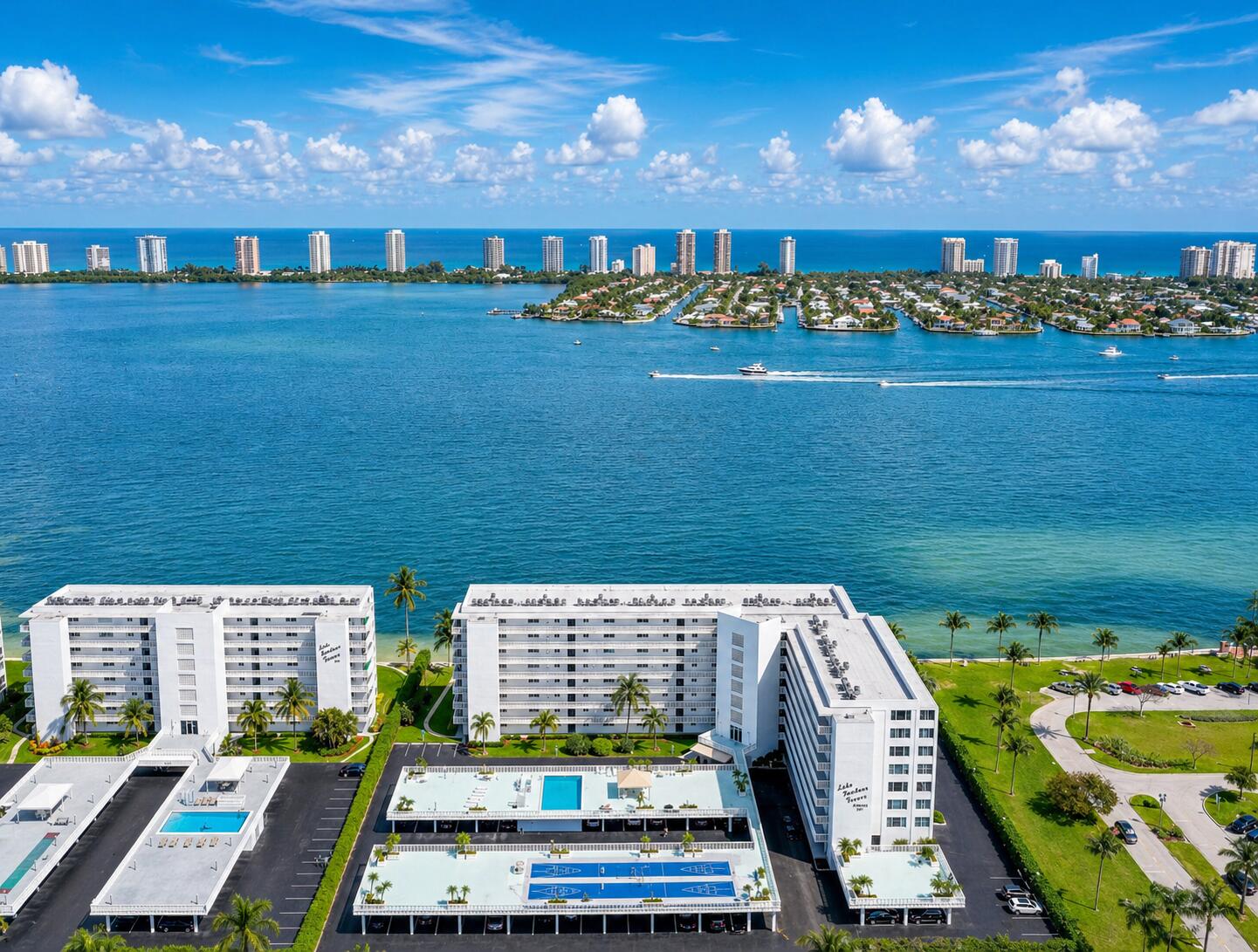LAKE HARBOUR TOWERS - Residential