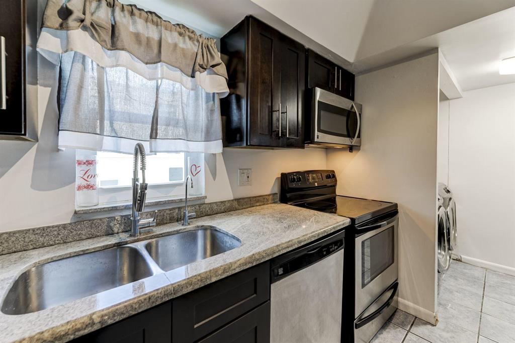 TOWNHOUSES OF ORIOLE - Residential