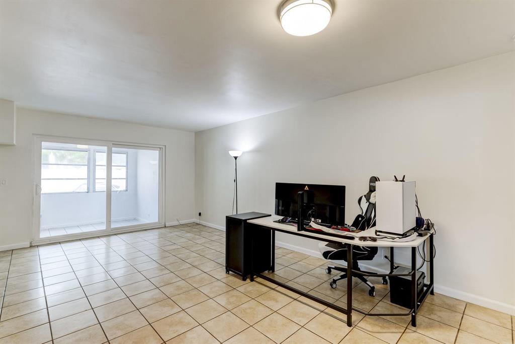 TOWNHOUSES OF ORIOLE - Residential