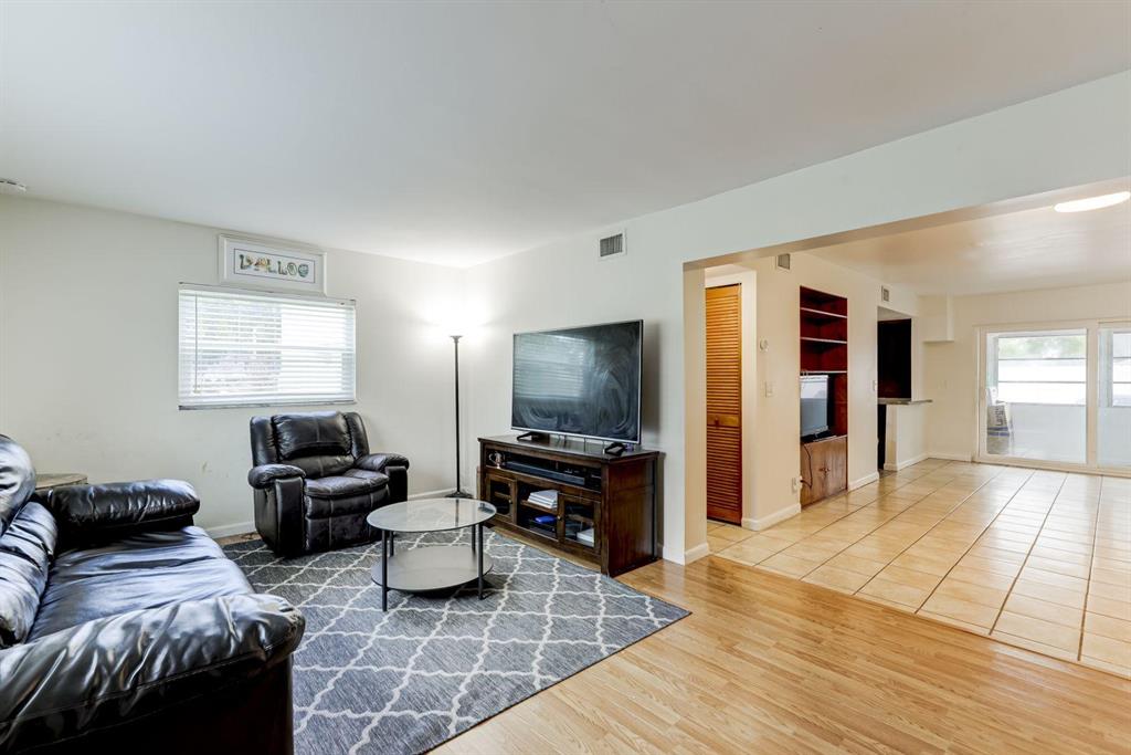 TOWNHOUSES OF ORIOLE - Residential