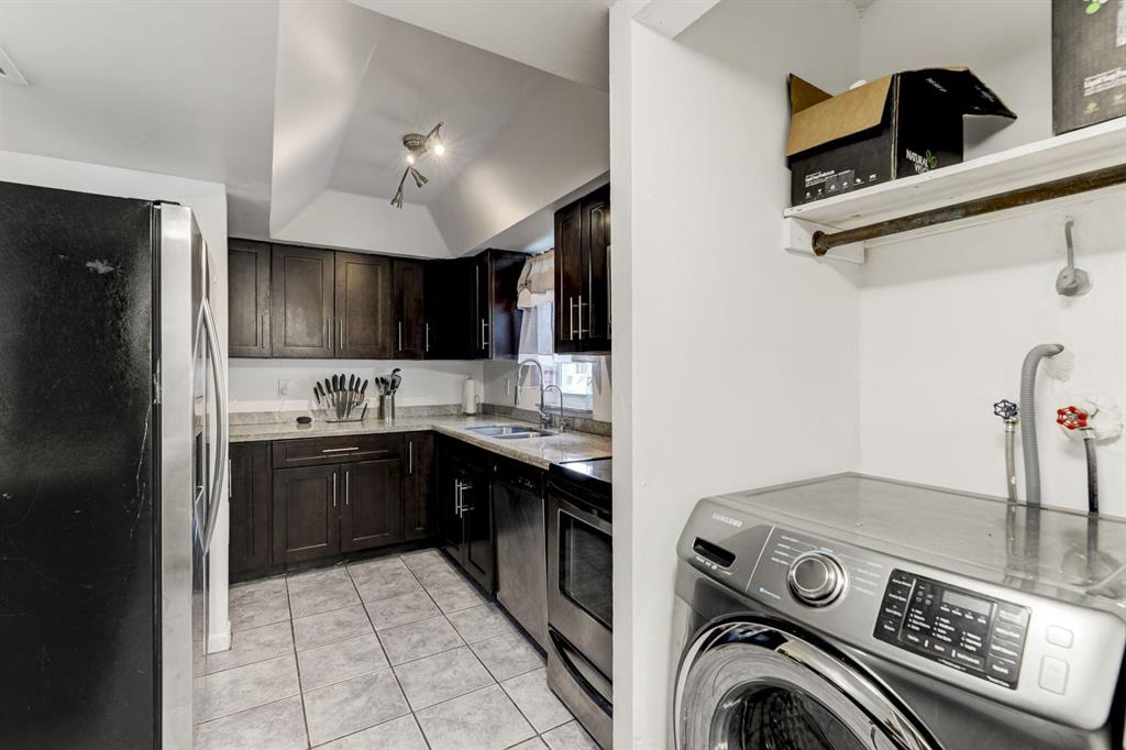 TOWNHOUSES OF ORIOLE - Residential