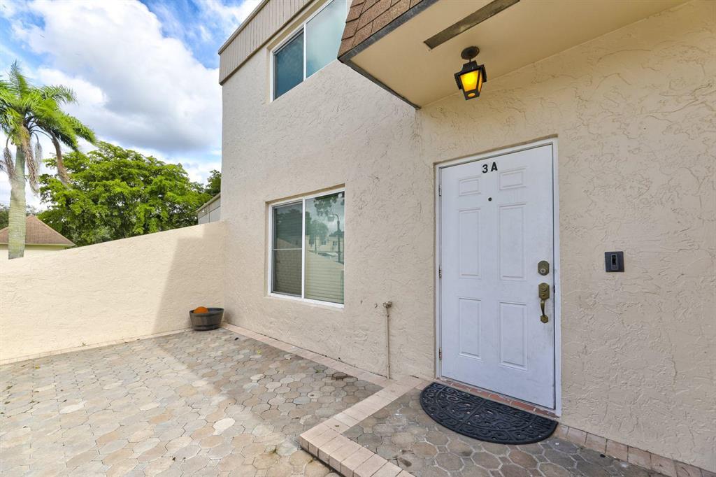 TOWNHOUSES OF ORIOLE - Residential