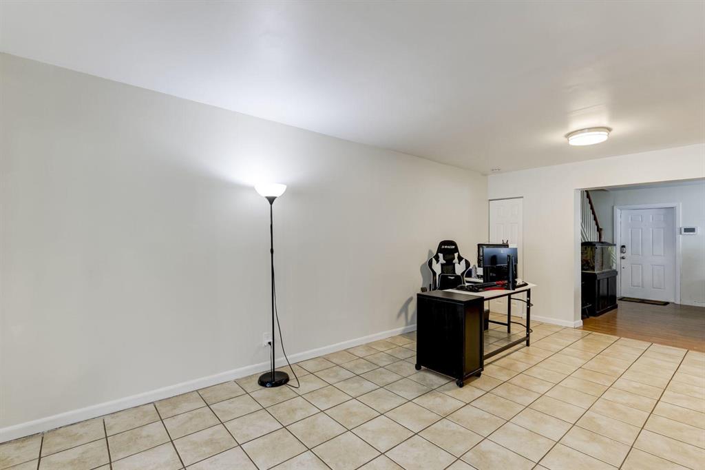 TOWNHOUSES OF ORIOLE - Residential