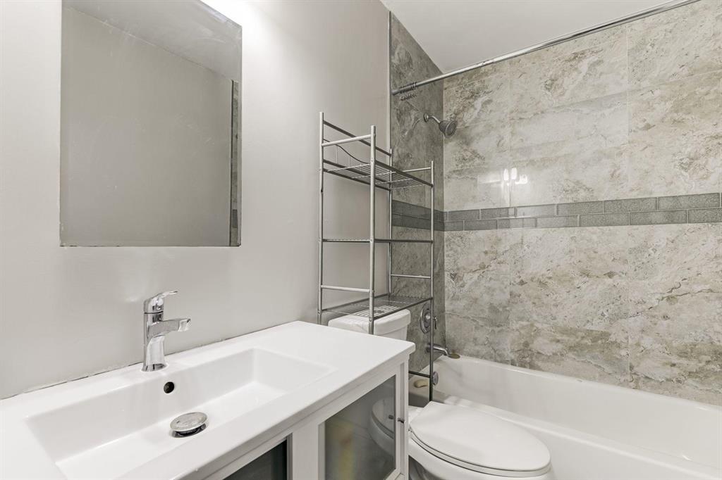 TOWNHOUSES OF ORIOLE - Residential