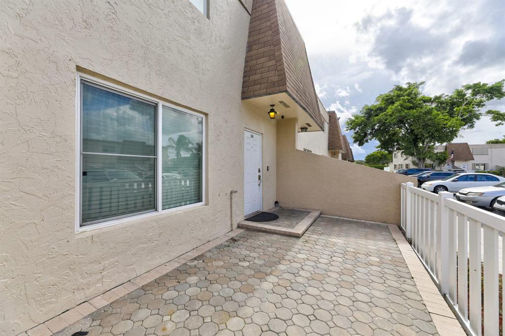 TOWNHOUSES OF ORIOLE - Residential