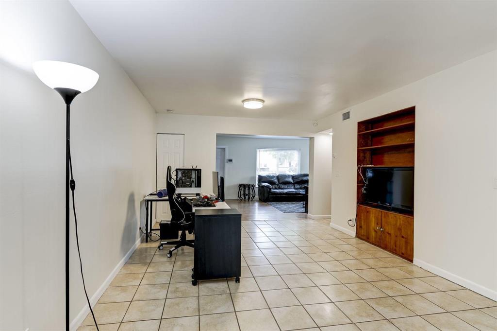 TOWNHOUSES OF ORIOLE - Residential