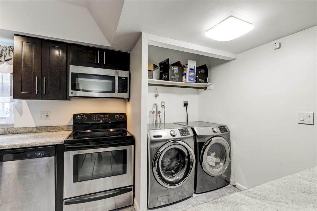 TOWNHOUSES OF ORIOLE - Residential