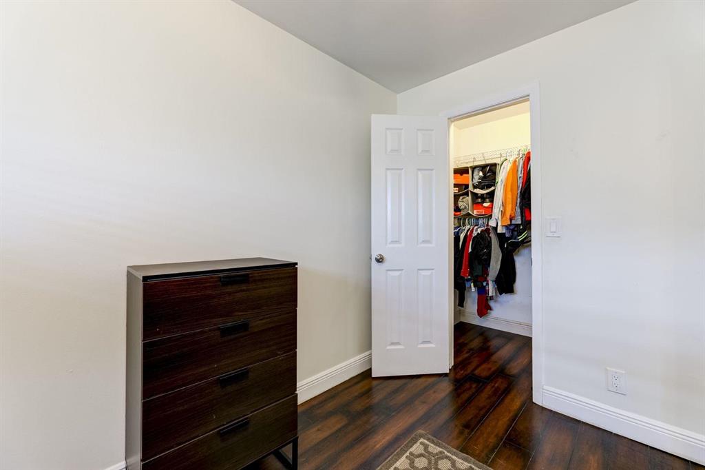 TOWNHOUSES OF ORIOLE - Residential