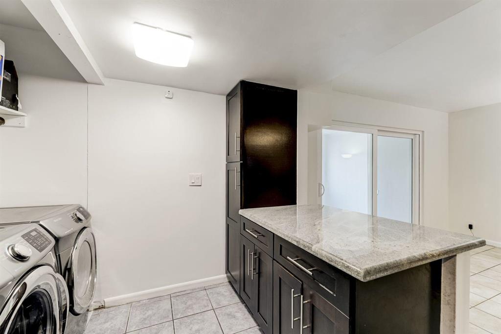 TOWNHOUSES OF ORIOLE - Residential