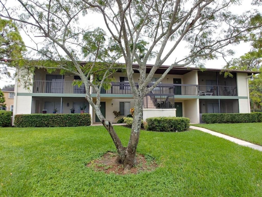 Photo of 6258 Chasewood Drive #E, Jupiter, FL 33458 (MLS # R10967889)