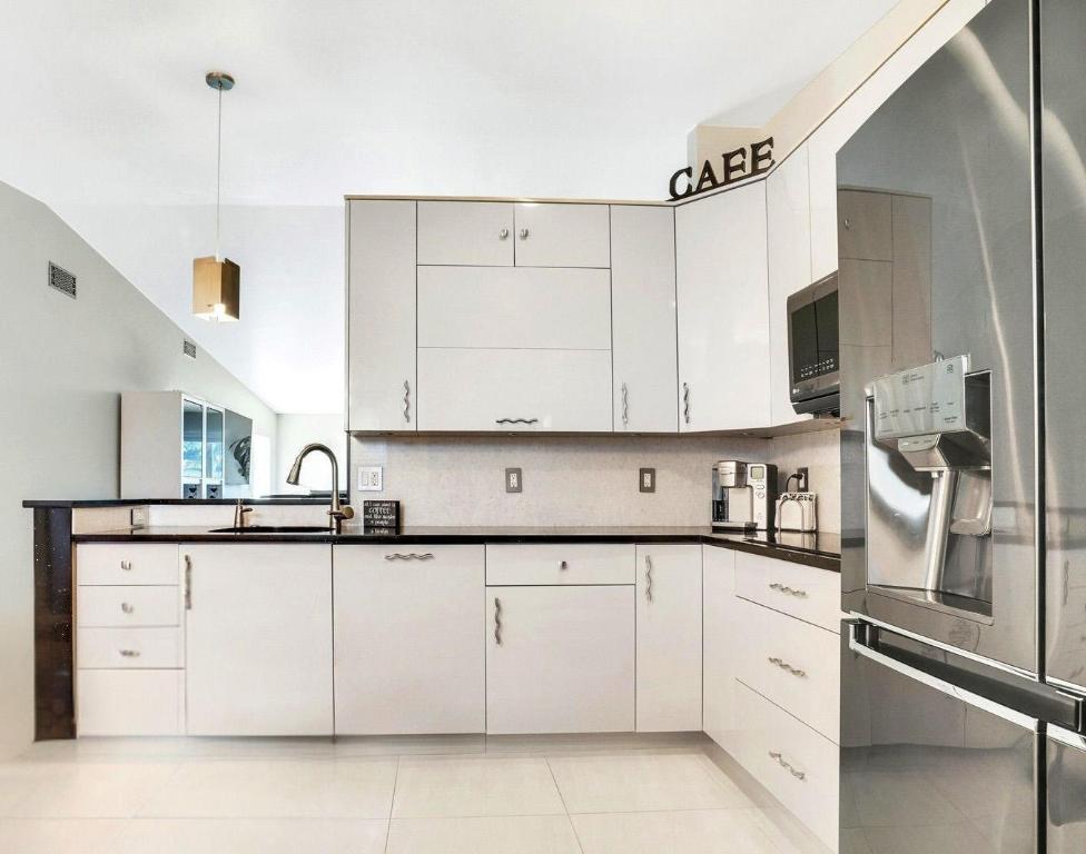 6140 Kings Gate Circle