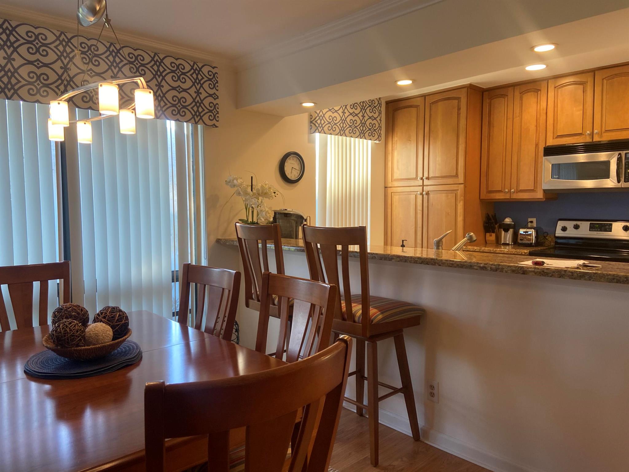 View photos, virtual tours, details... 428 Brackenwood Lane S