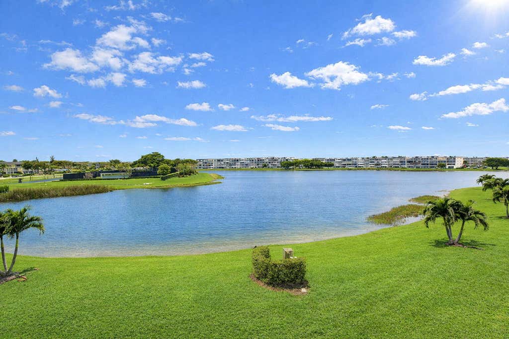 Photo of 3085 E Exeter E #3085, Boca Raton, FL 33434 (MLS # B26004122)