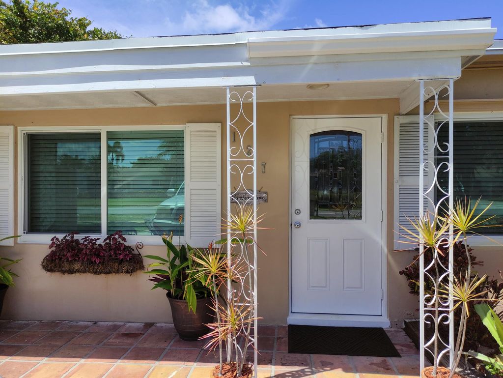 Photo of 127 SW 12th Avenue, Boynton Beach, FL 33435 (MLS # R11098338)