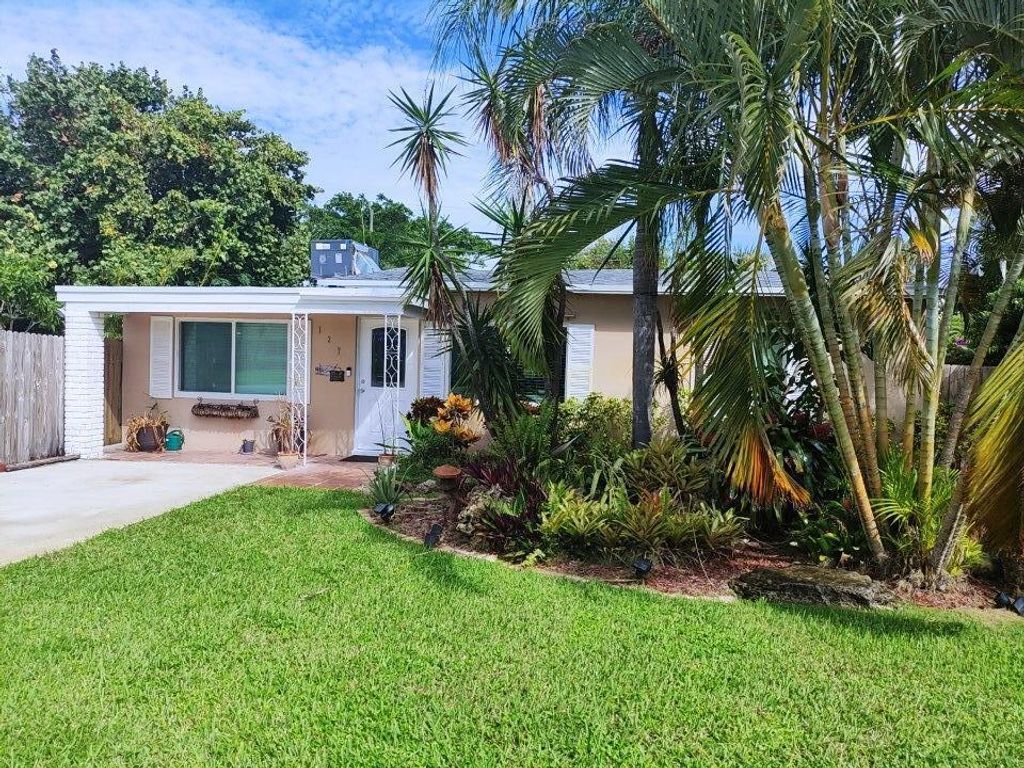 Photo of 127 SW 12th Avenue, Boynton Beach, FL 33435 (MLS # R11098338)