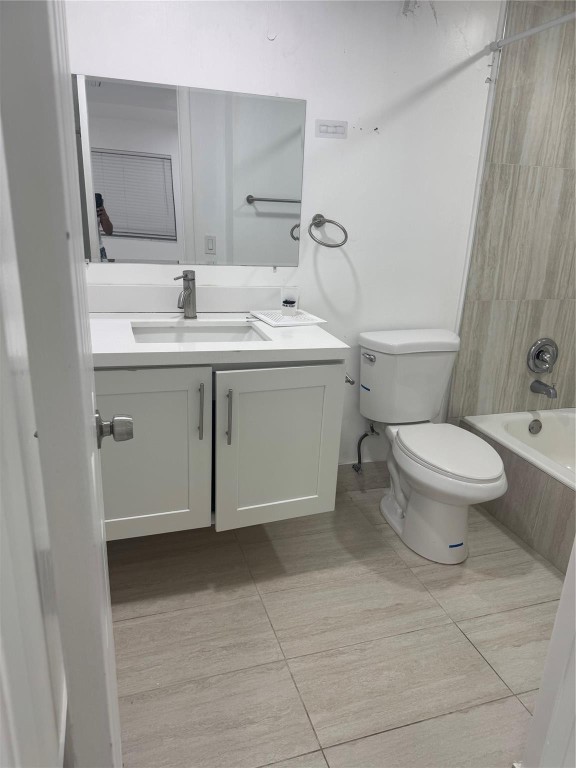 LAKEWOOD ON THE GREEN CON - Residential