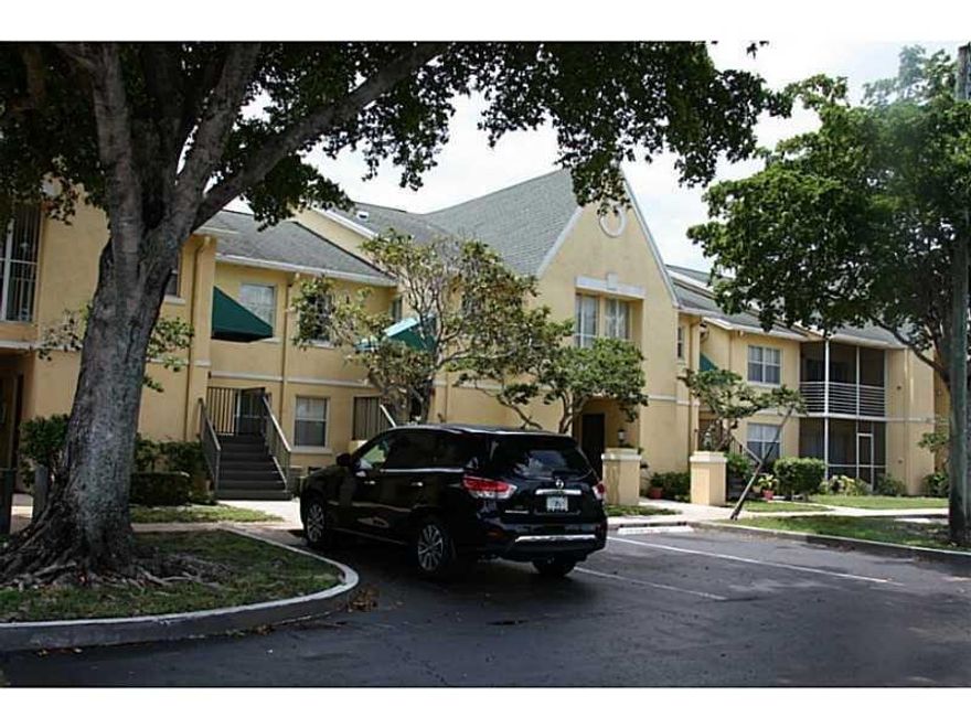 Nice Apartment in Breezes at Palm Aire very spacious  and nice 2 bedrooms 2 bath with  huge space for walking closet , balcony with lake view and new tiles floors .  Washer and Dryer in the unit, second floor .