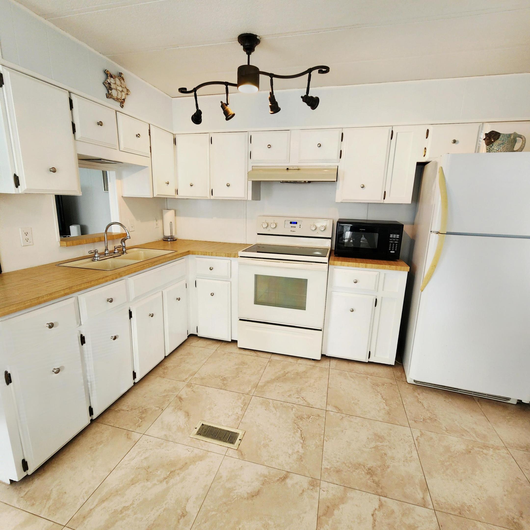 Spanish Lakes Golf Village - Residential