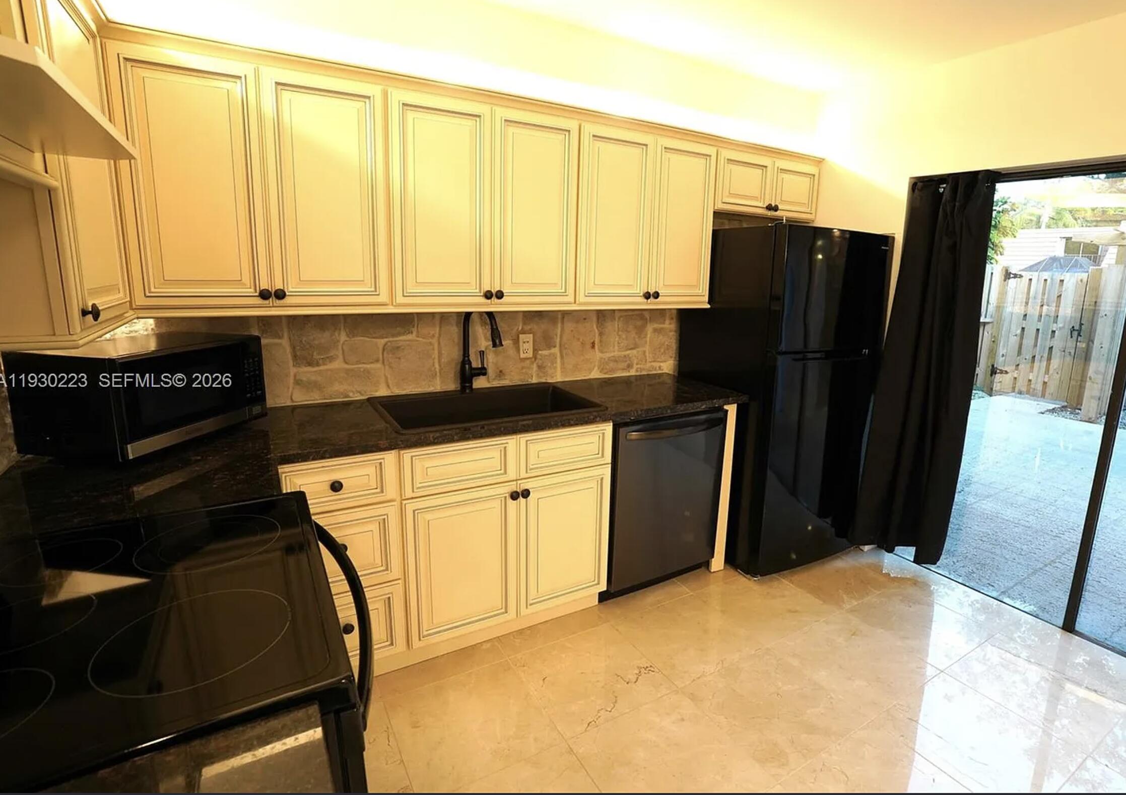 GARDEN LAKES AND GARDEN SQUARE SHOPS - Residential