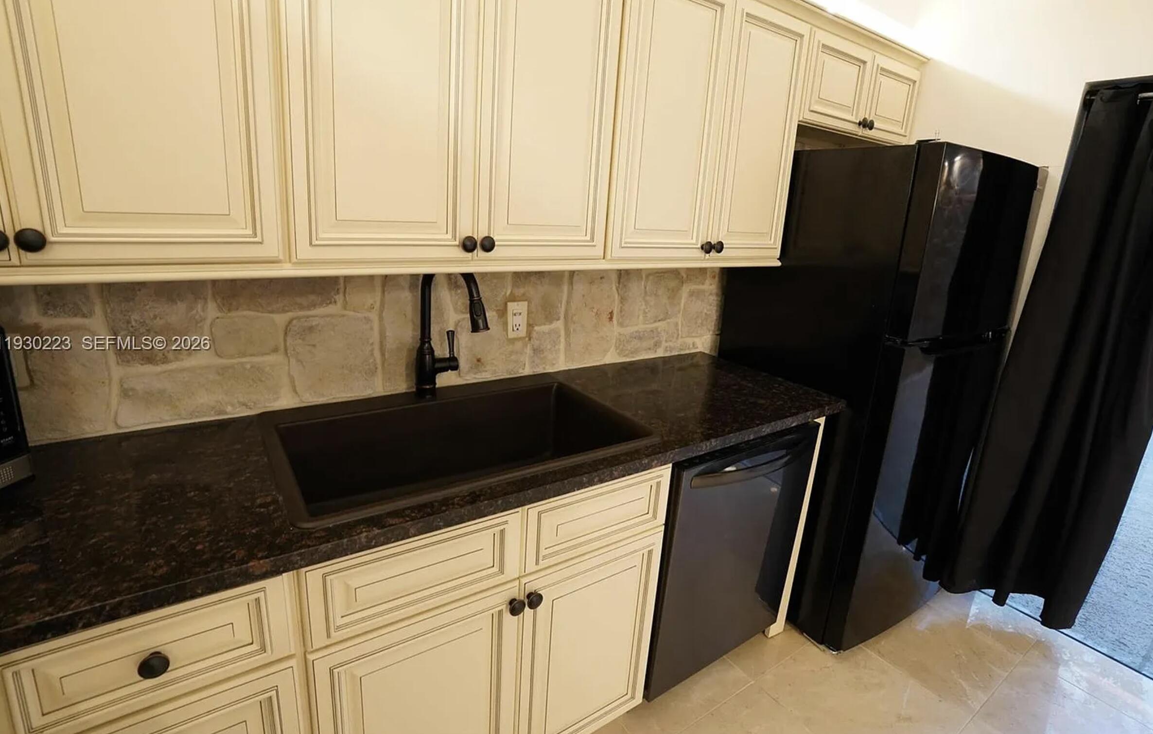 GARDEN LAKES AND GARDEN SQUARE SHOPS - Residential