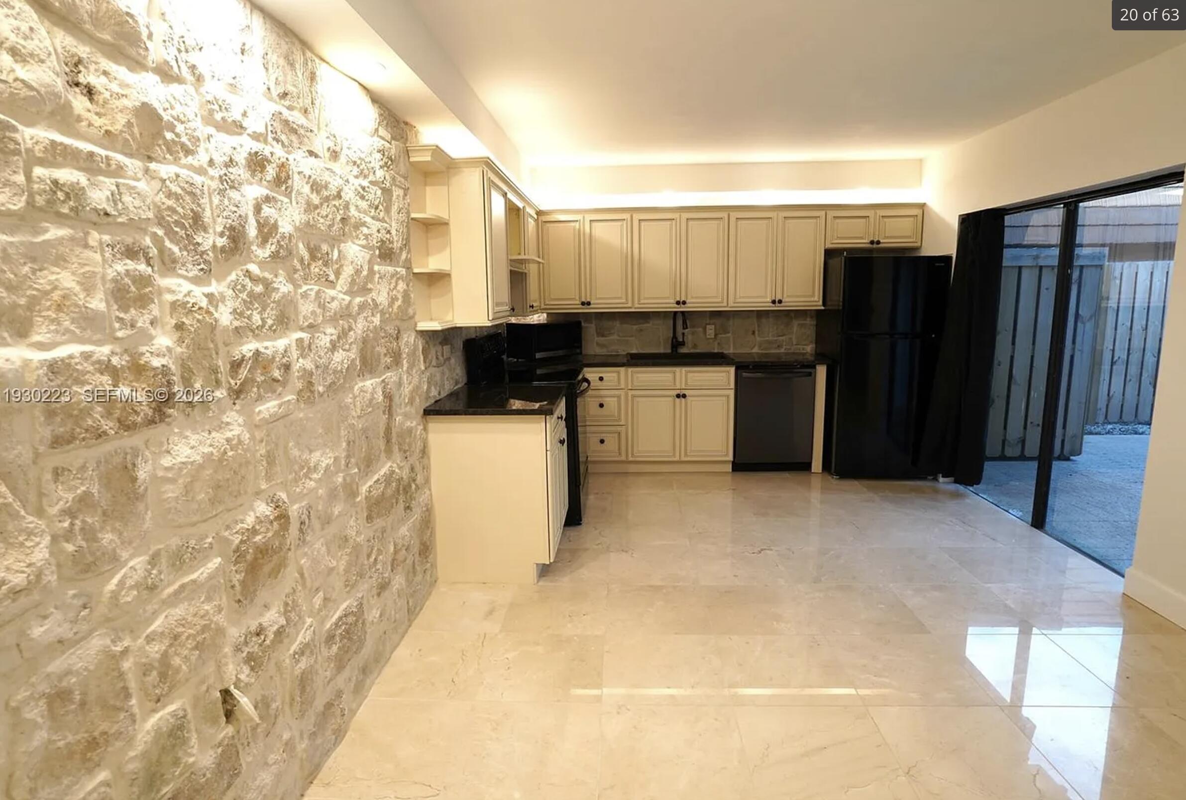 GARDEN LAKES AND GARDEN SQUARE SHOPS - Residential