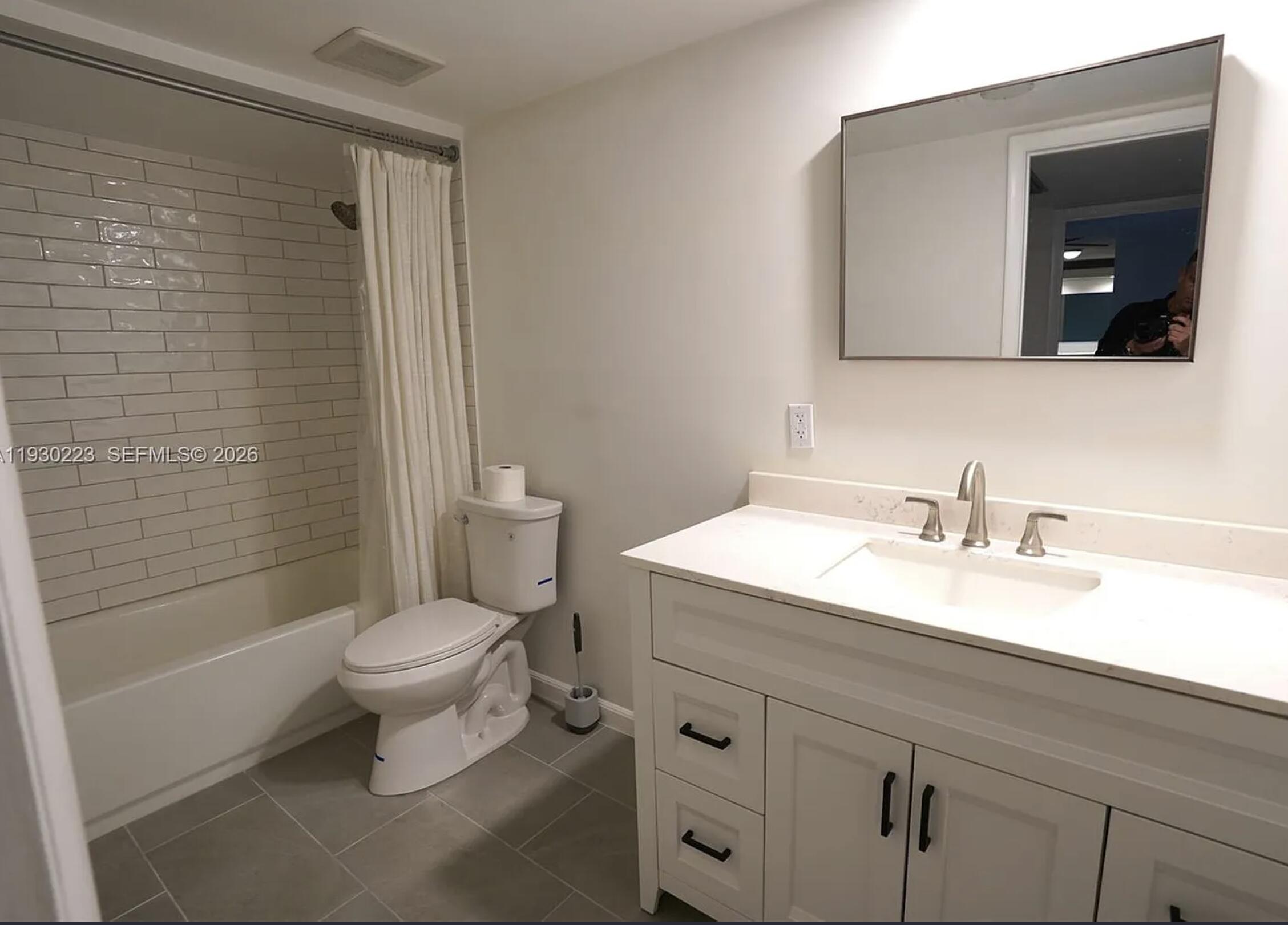 GARDEN LAKES AND GARDEN SQUARE SHOPS - Residential