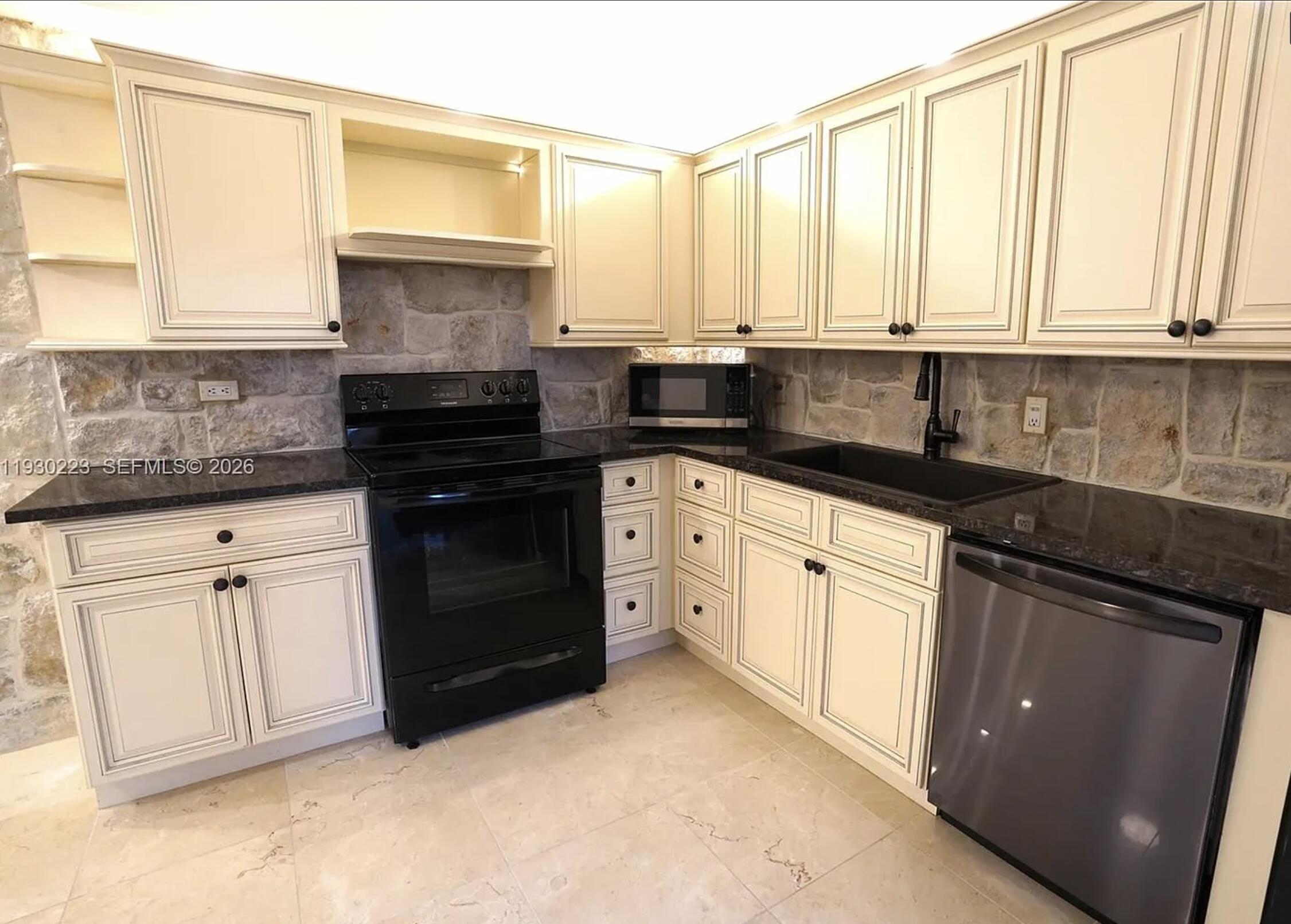 GARDEN LAKES AND GARDEN SQUARE SHOPS - Residential