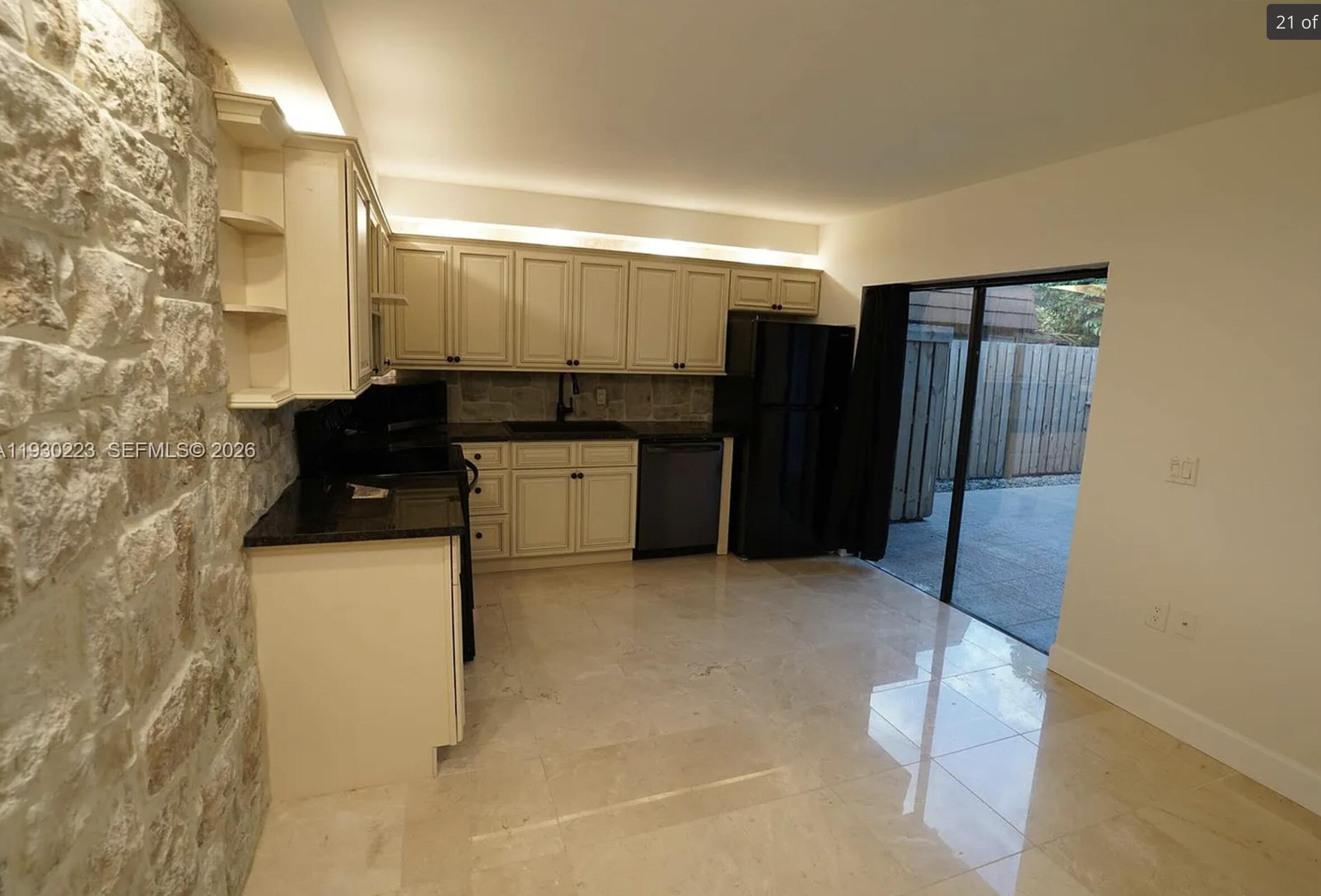 GARDEN LAKES AND GARDEN SQUARE SHOPS - Residential