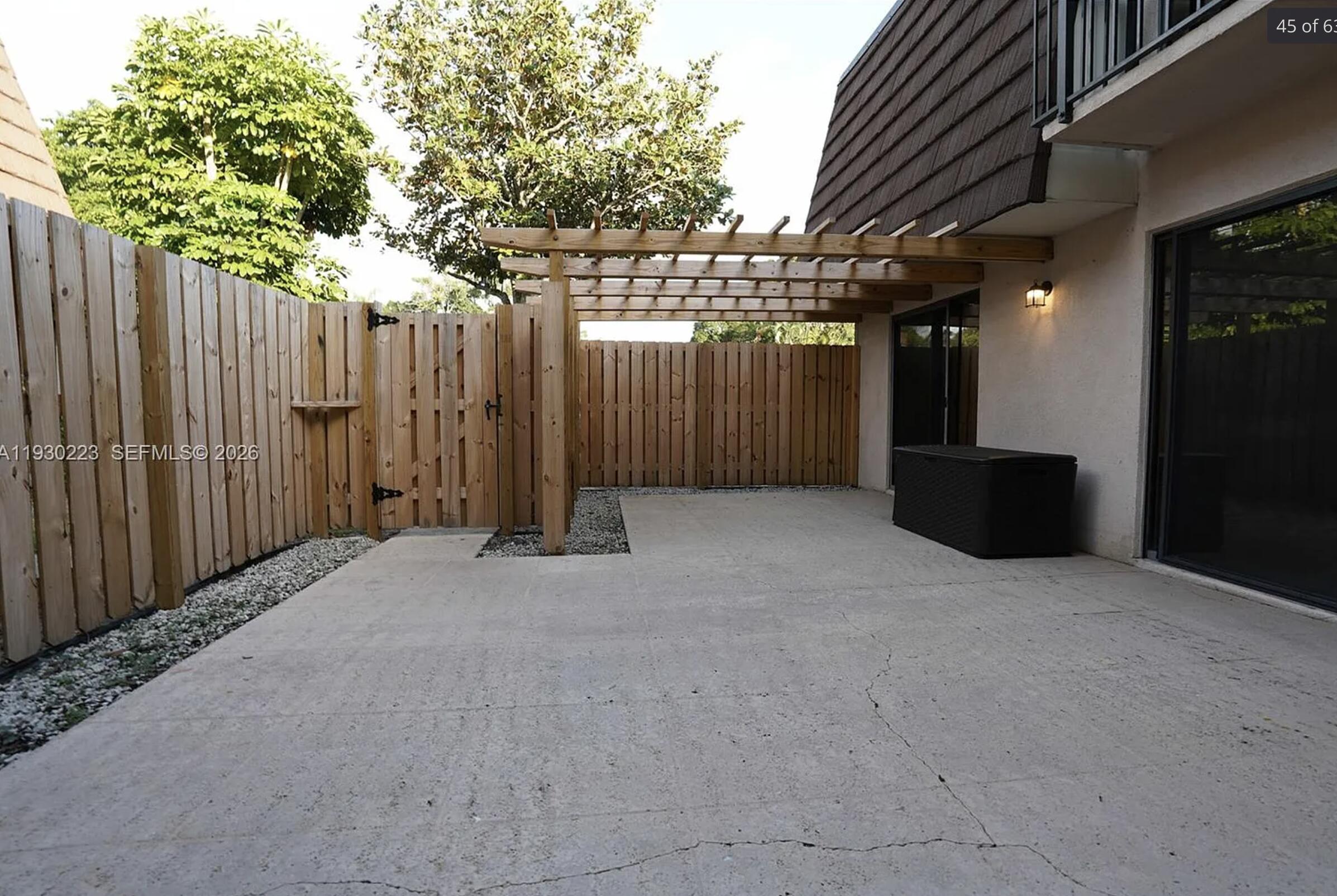 GARDEN LAKES AND GARDEN SQUARE SHOPS - Residential