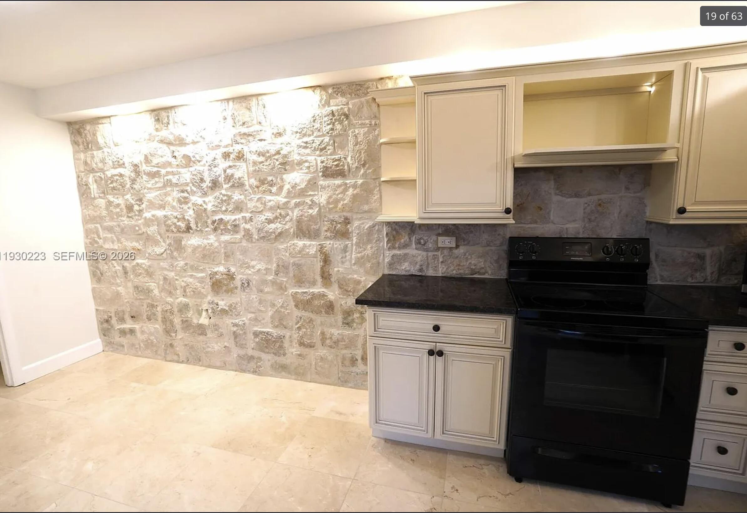 GARDEN LAKES AND GARDEN SQUARE SHOPS - Residential