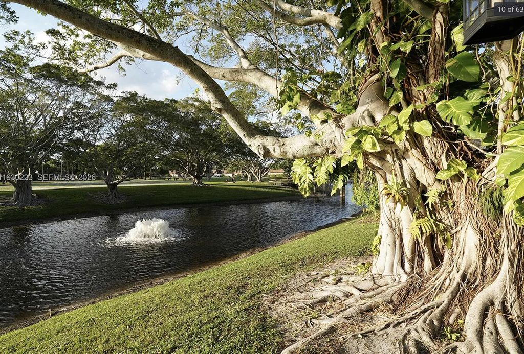 Photo of 2427 24th Lane, Palm Beach Gardens, FL 33418 (MLS # B26001878)