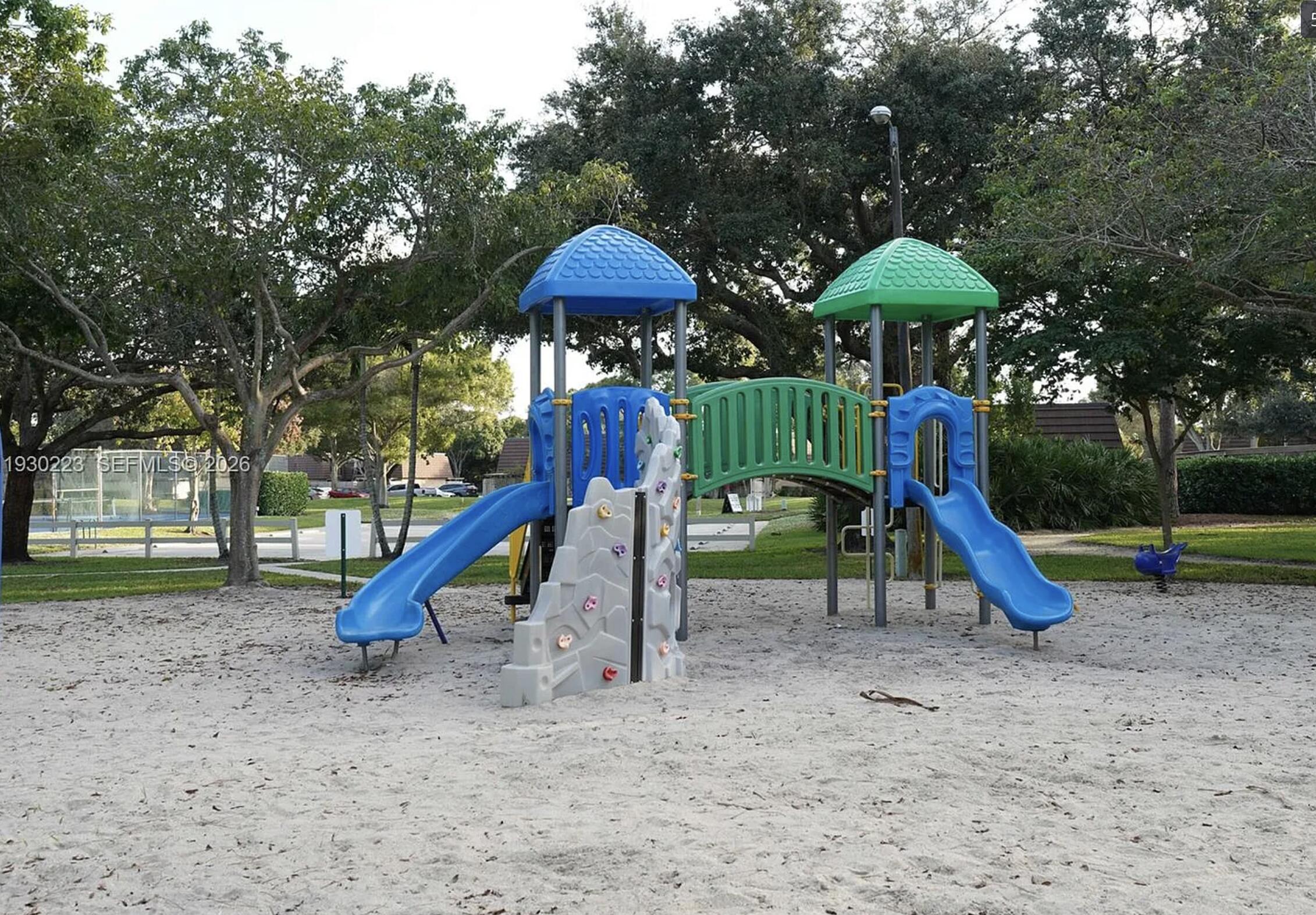 GARDEN LAKES AND GARDEN SQUARE SHOPS - Residential