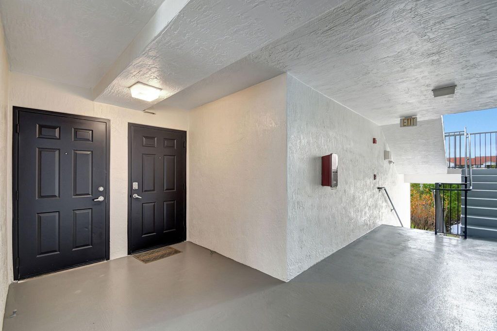 Photo of 109 Villa Circle, Boynton Beach, FL 33435 (MLS # R11041563)