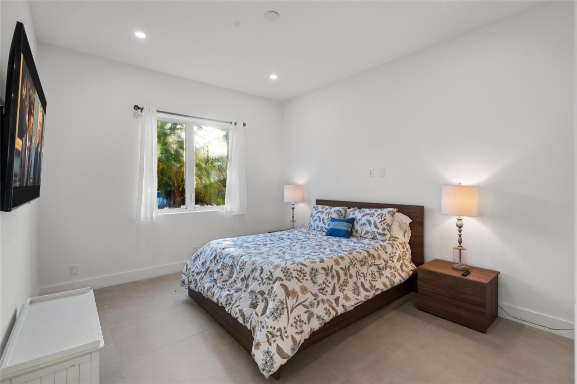 HILLSBORO SHORES SEC - Residential