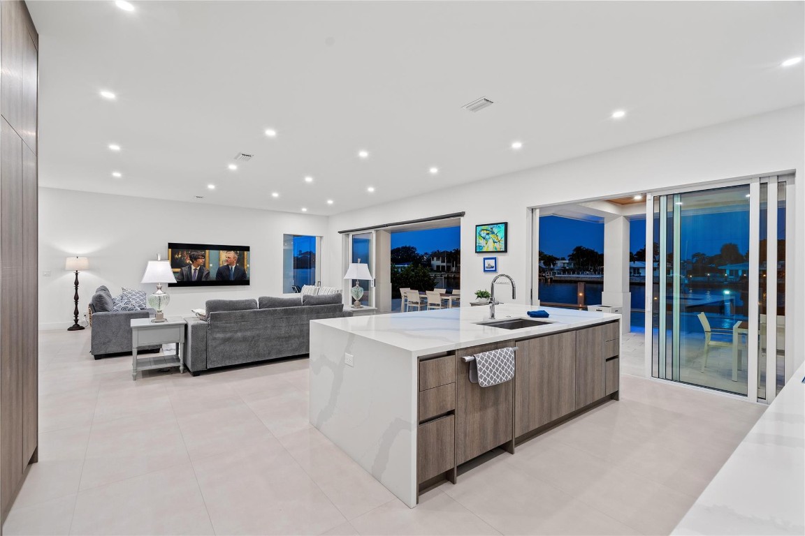 HILLSBORO SHORES SEC - Residential