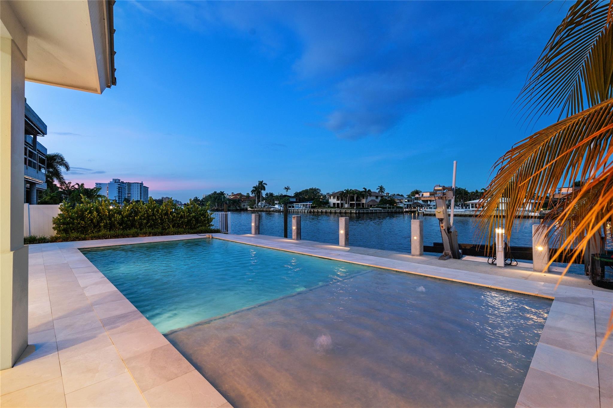 HILLSBORO SHORES SEC - Residential