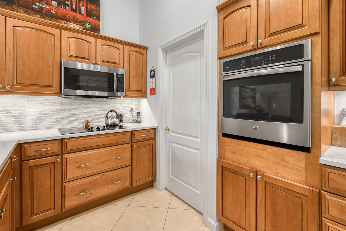 PGA RESORT COMMUNITY OF EAGLETON - Residential