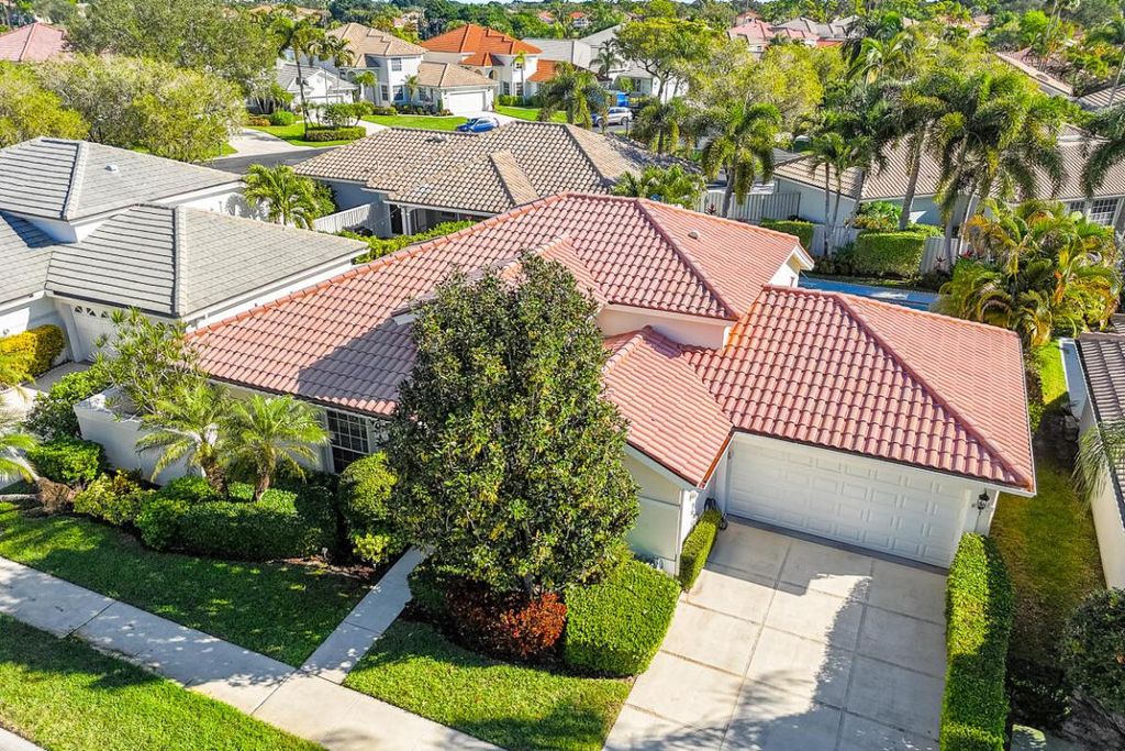 Photo of 349 Eagleton Golf Drive, Palm Beach Gardens, FL 33418 (MLS # R11153506)