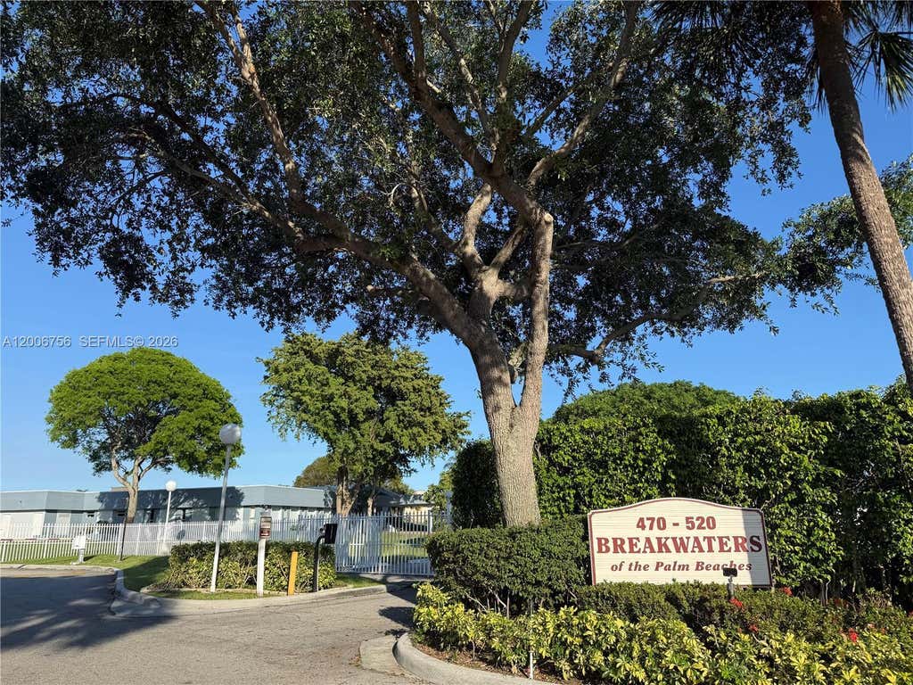Photo of 500 EXECUTIVE CENTER Drive #2A, West Palm Beach, FL 33401 (MLS # B26059828)