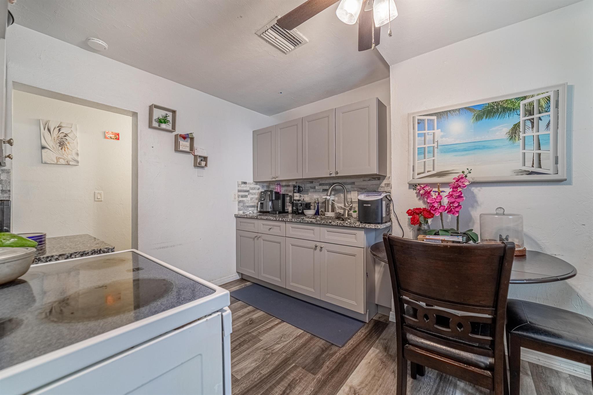 COLONIAL ESTATES - Residential Income