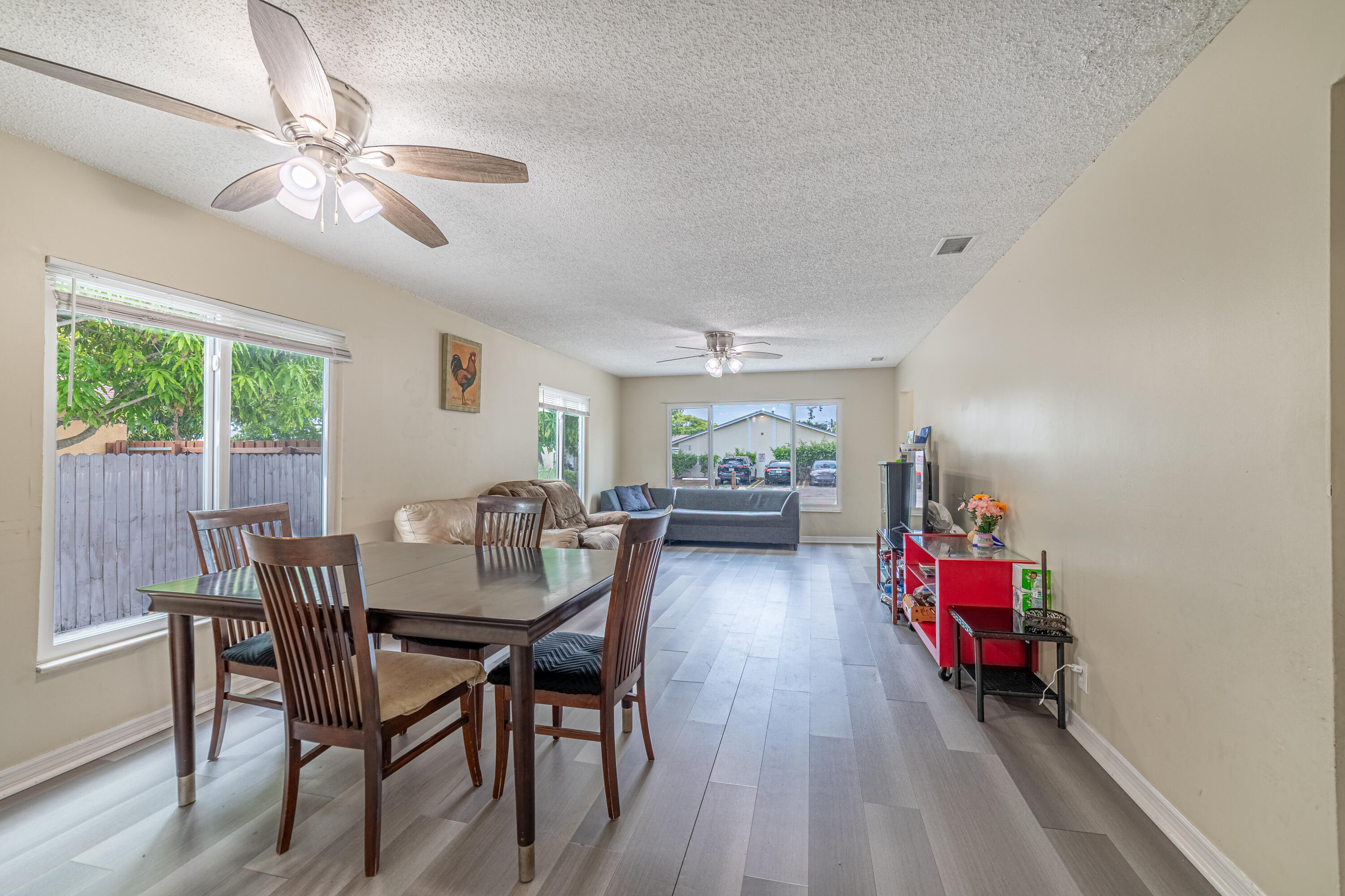 COLONIAL ESTATES - Residential Income