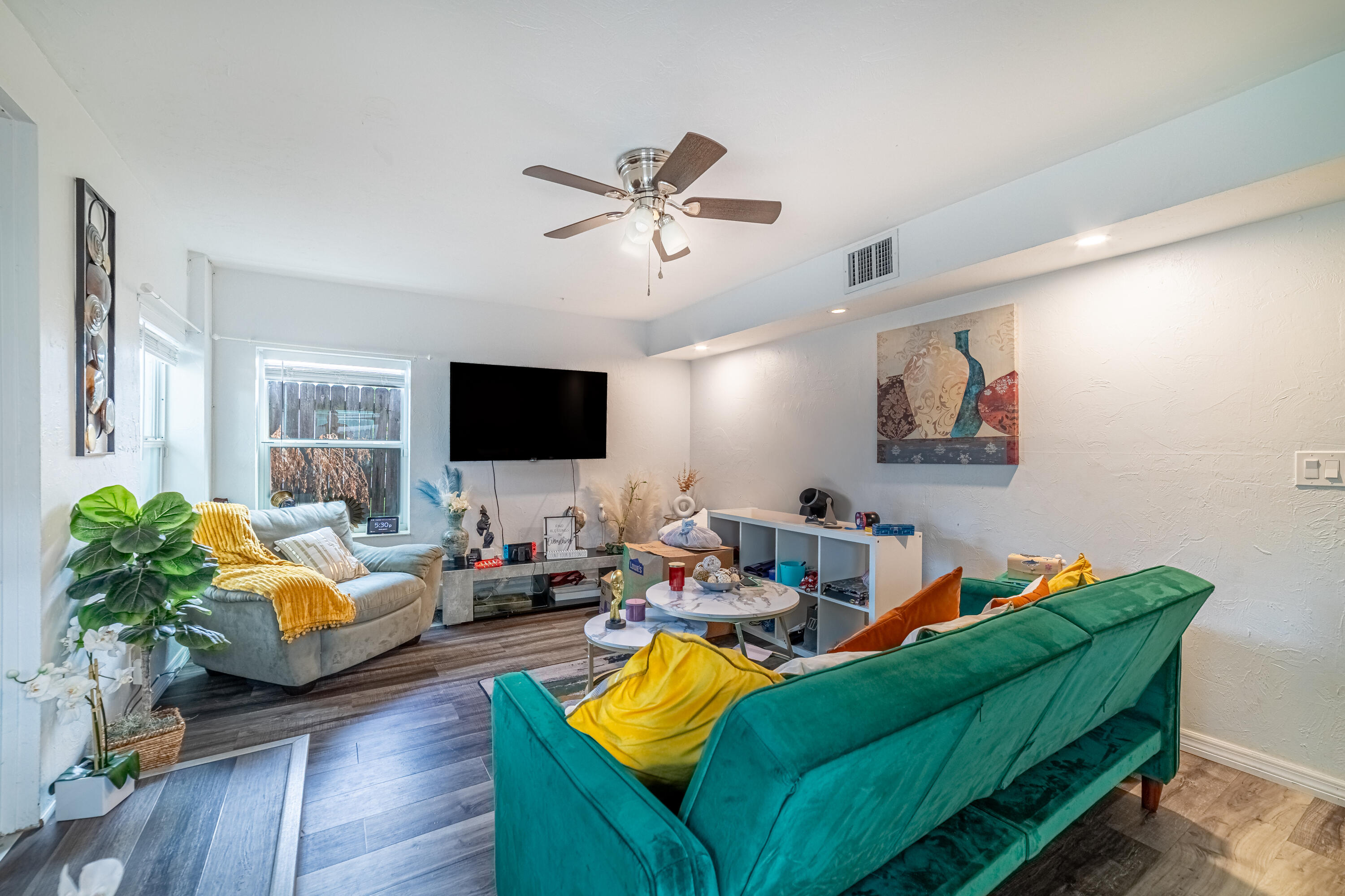 COLONIAL ESTATES - Residential Income