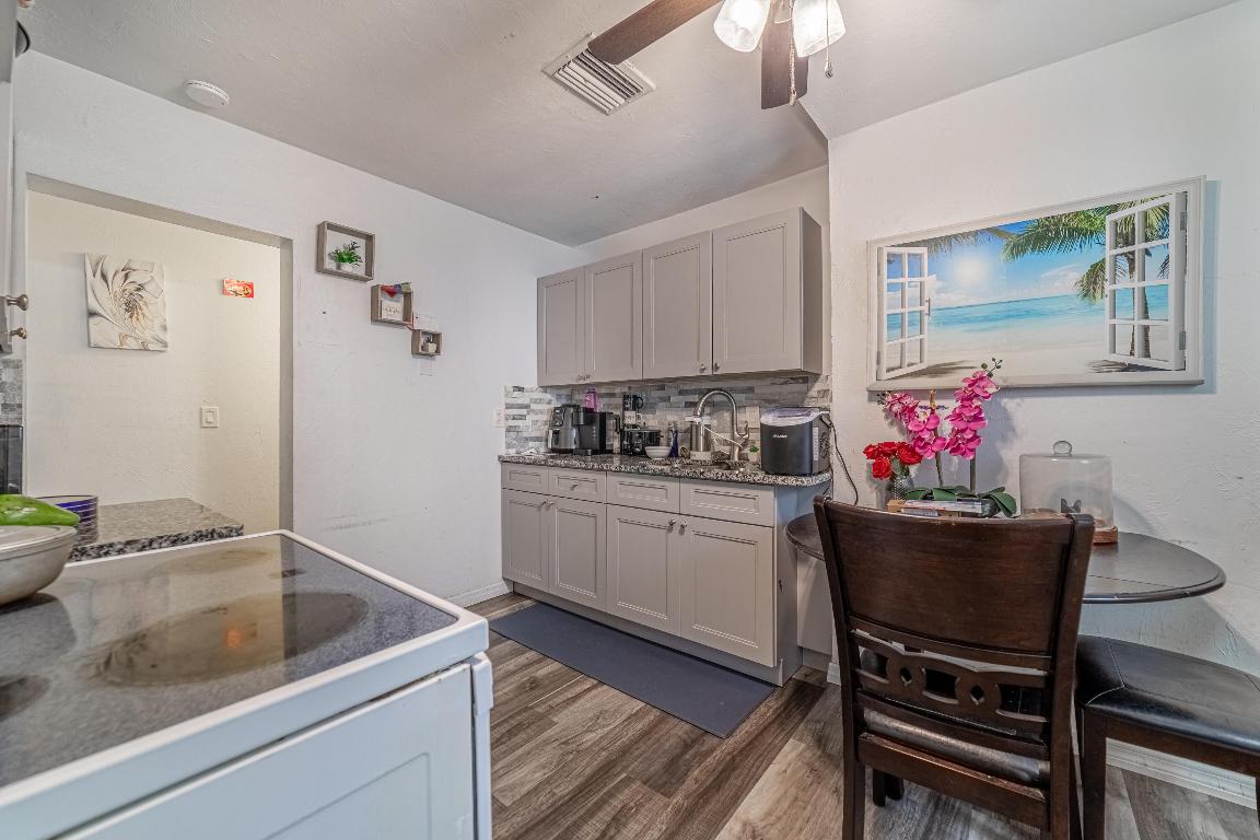 COLONIAL ESTATES - Residential Income