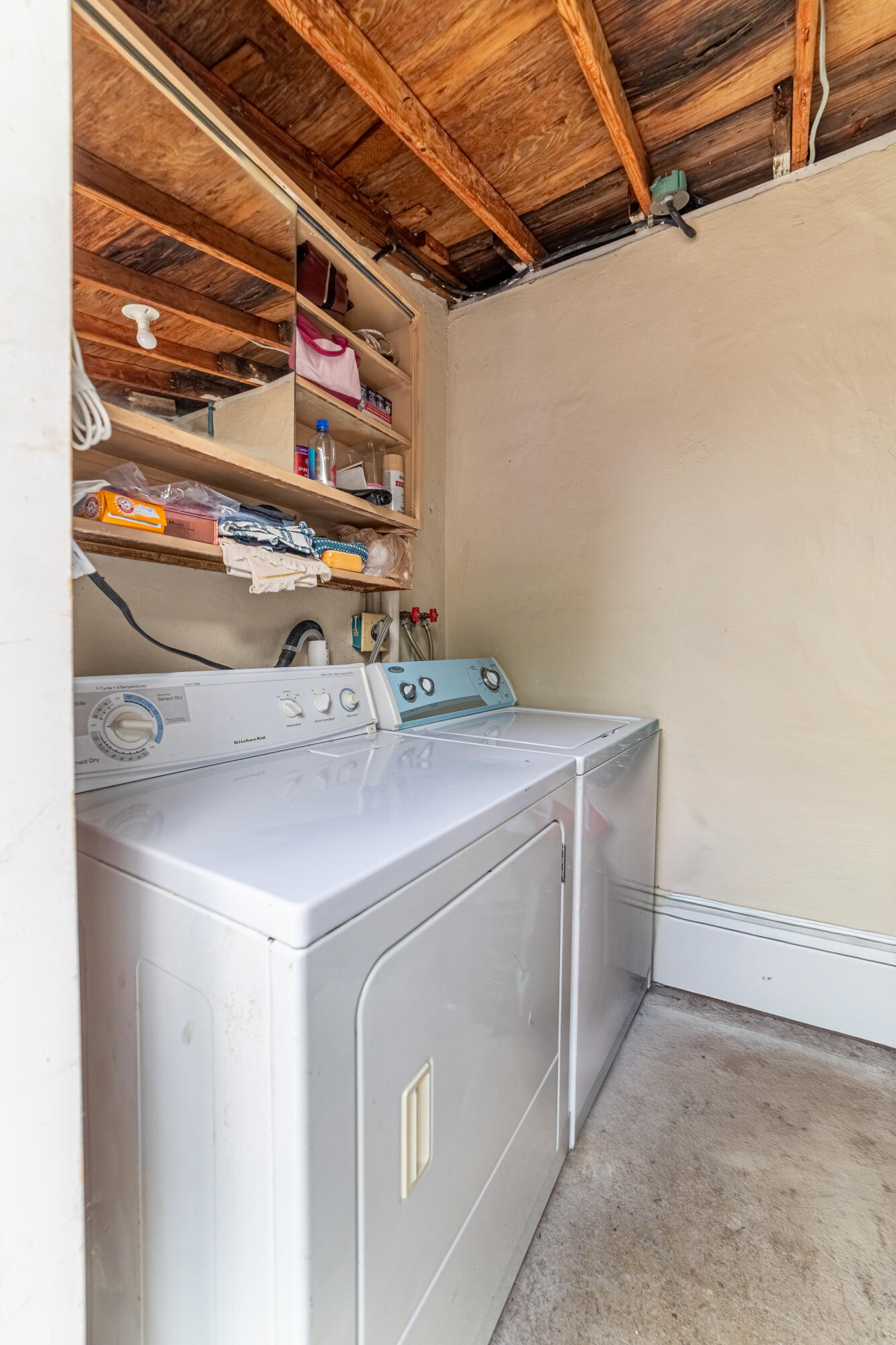 COLONIAL ESTATES - Residential Income