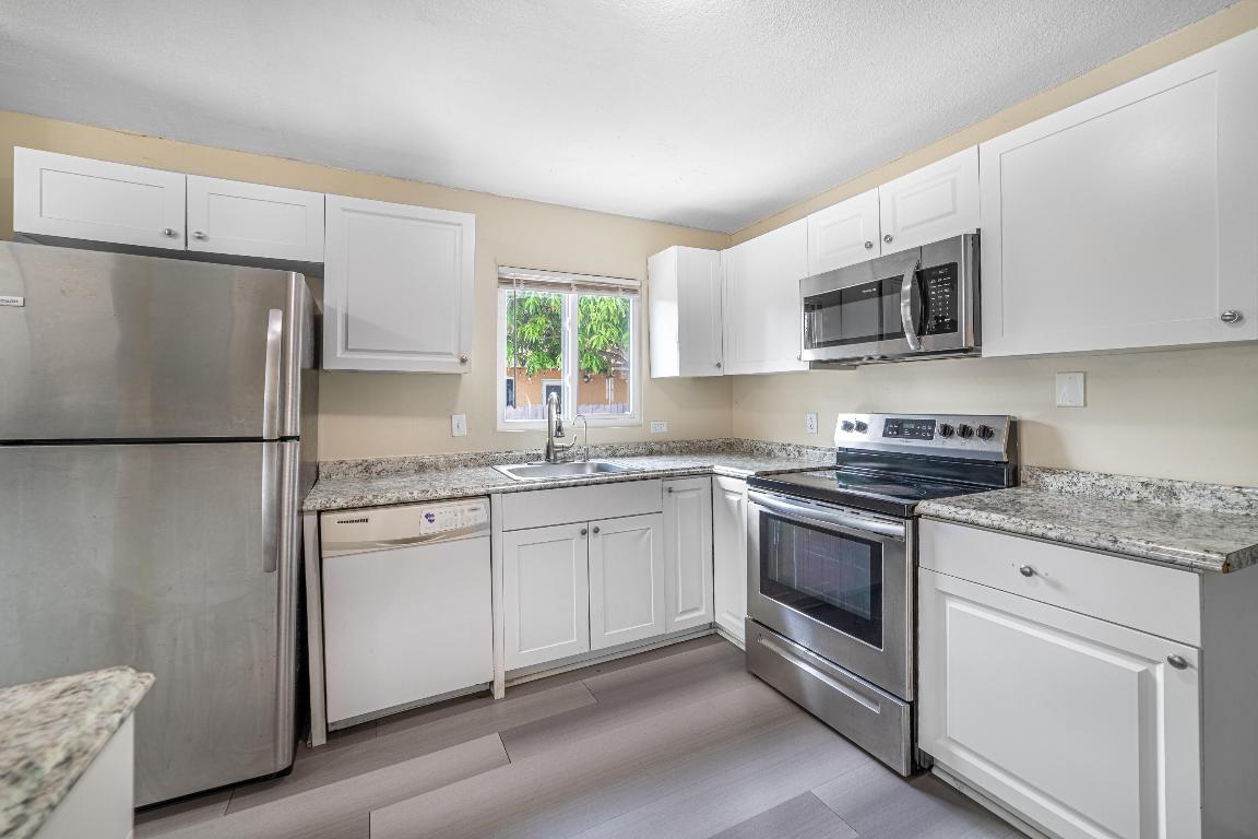 COLONIAL ESTATES - Residential Income