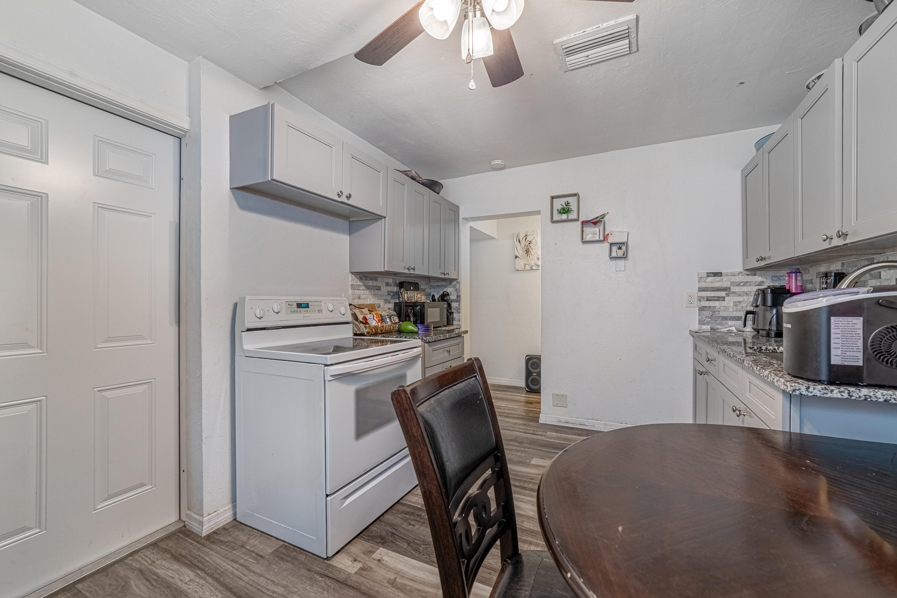 COLONIAL ESTATES - Residential Income