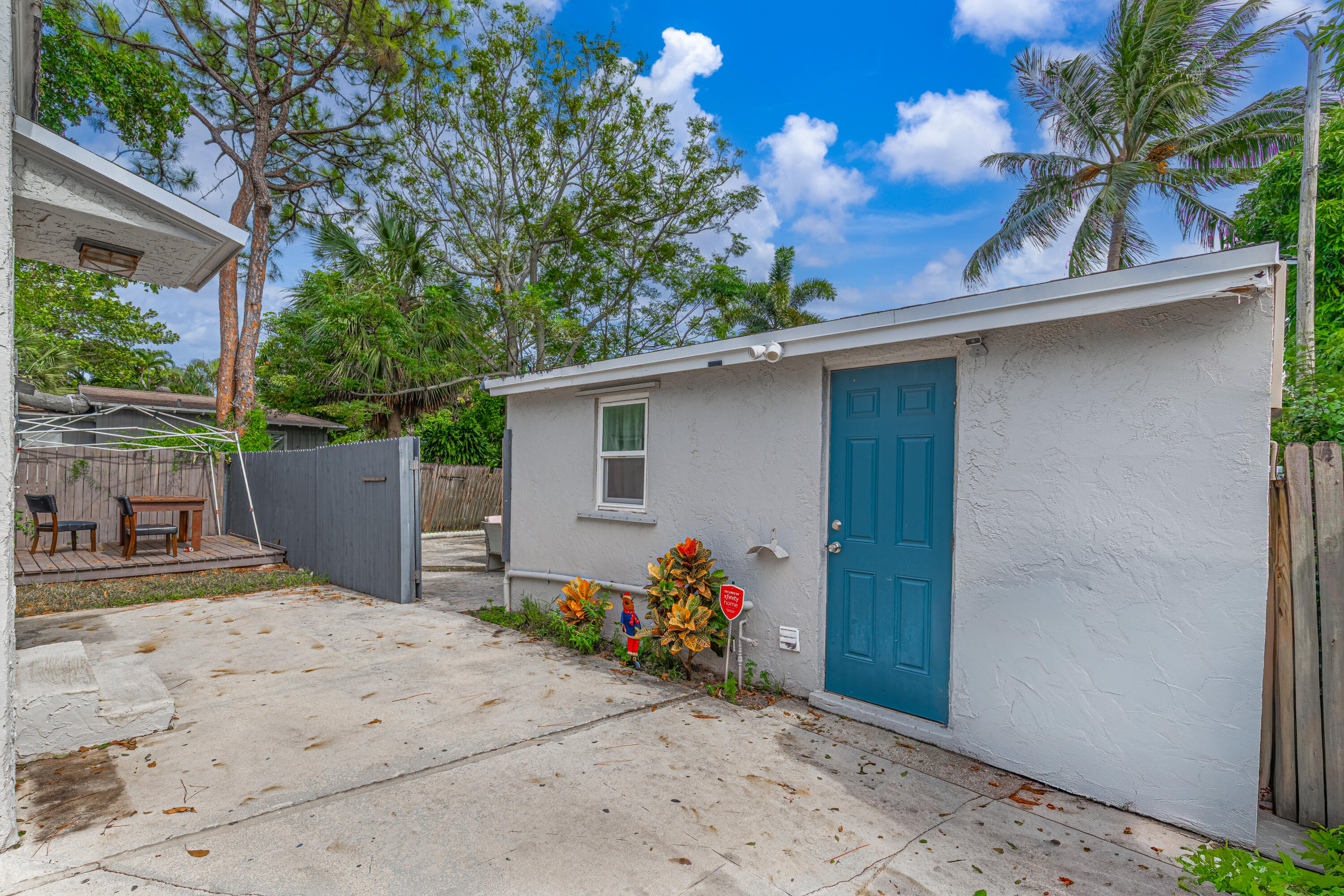 COLONIAL ESTATES - Residential Income