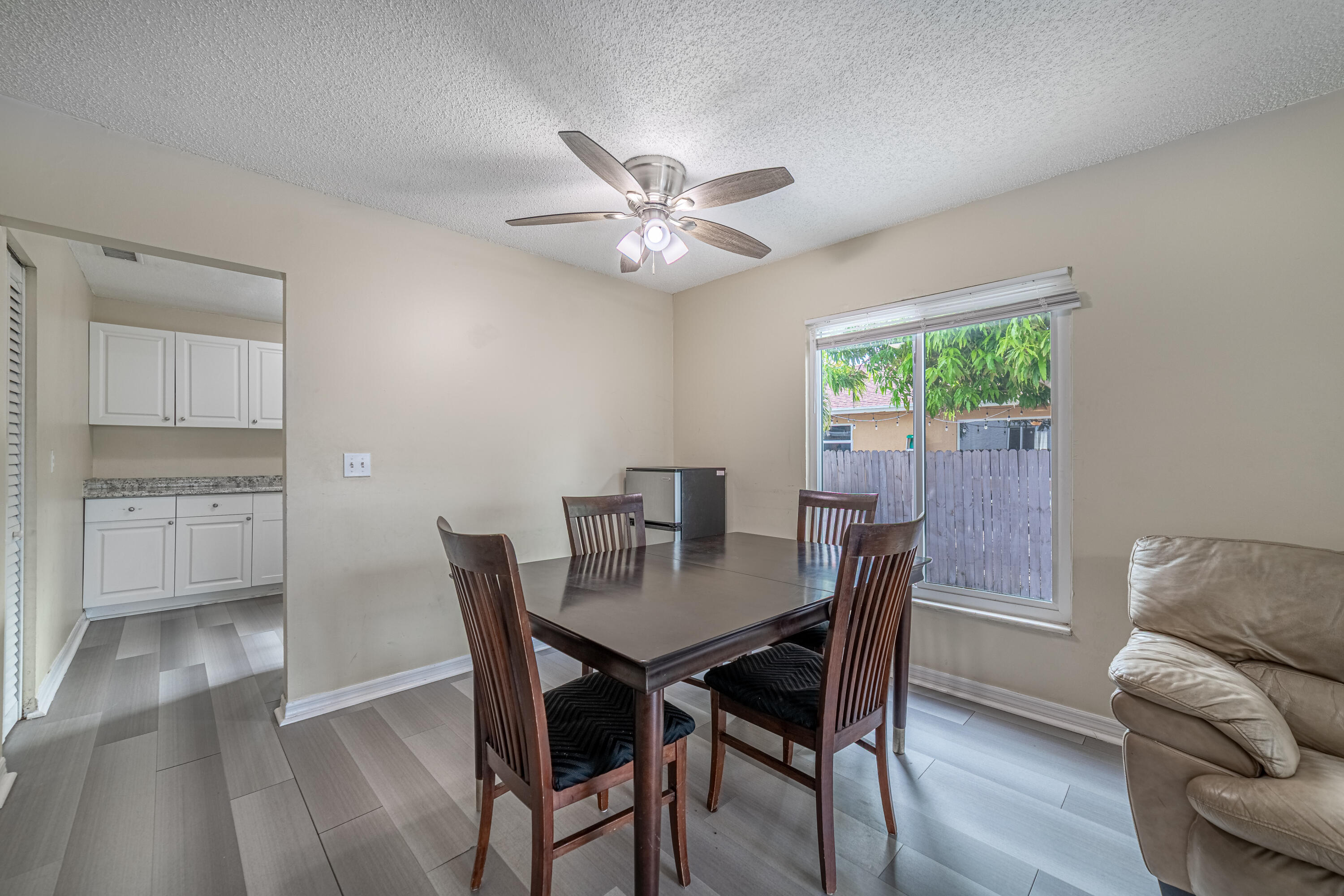 COLONIAL ESTATES - Residential Income