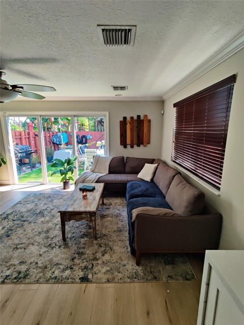 Townhouse in Hollywood FL 3950 Simms St St 8.jpg