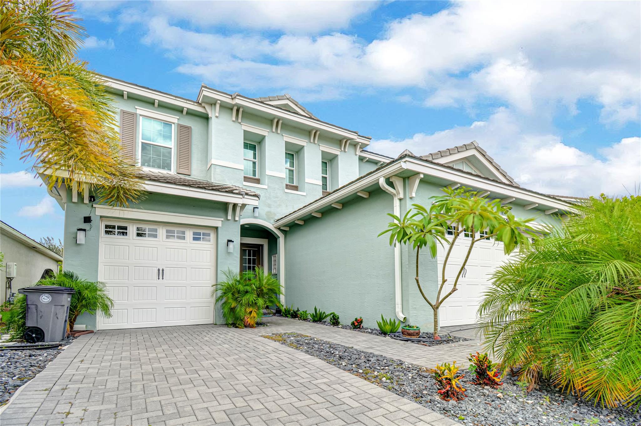 15406 Goldfinch Cir
